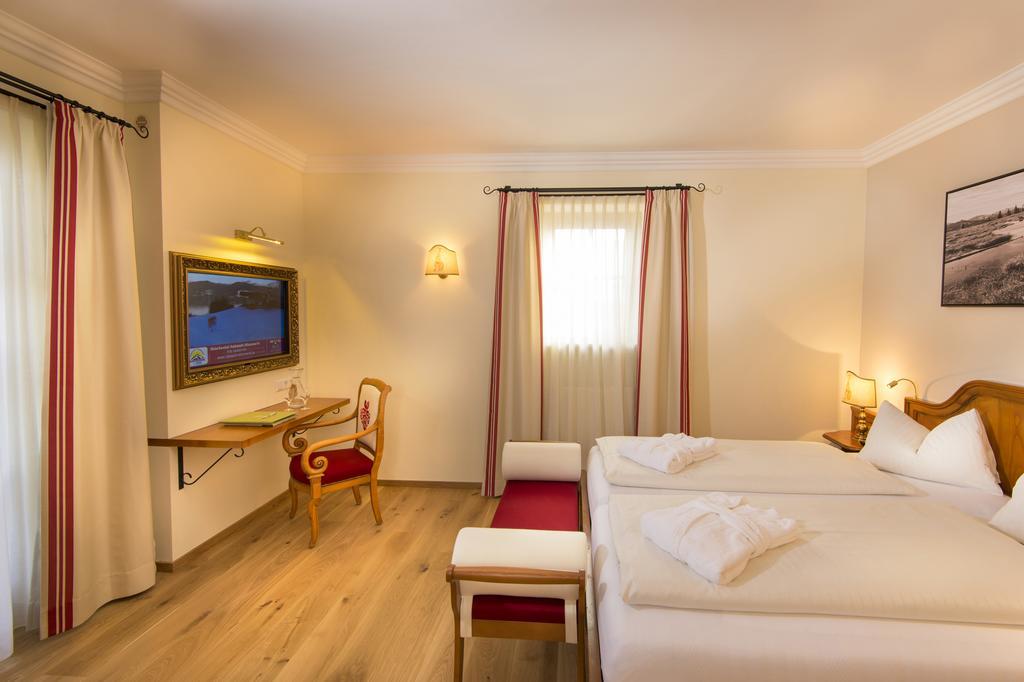 Hotel Zum Jungen Roemer Radstadt Room photo